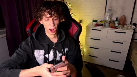 Snapshot of denobluora chatting on 12-14-24, 02:12 Jasper   online show from 12-14-24, 02:12