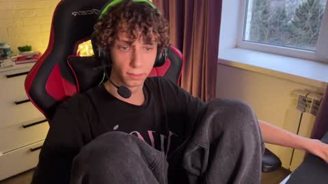 Snapshot of denobluora chatting on 12-17-24, 01:27 Jasper   online show from 12-17-24, 01:27