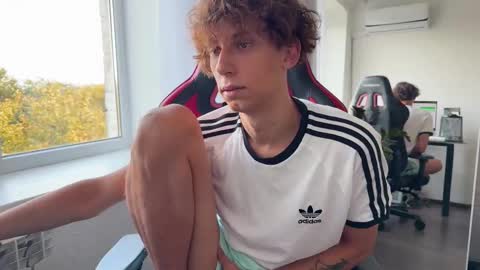 Snapshot of denobluora chatting on 09-19-25, 08:49 Jasper   online show from 09-19-25, 08:49