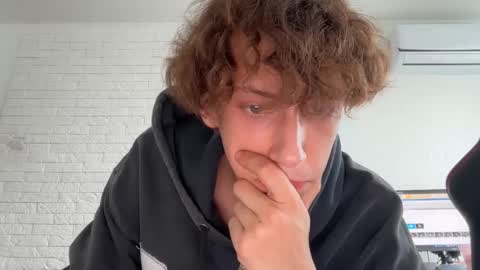 Snapshot of denobluora chatting on 09-20-25, 01:23 Jasper   online show from 09-20-25, 01:23