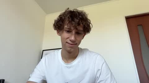 Snapshot of denobluora chatting on 09-23-25, 10:29 Jasper   online show from 09-23-25, 10:29