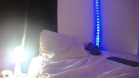 Snapshot of denzo_cornell chatting on 10-17-25, 03:10 denzo online show from 10-17-25, 03:10