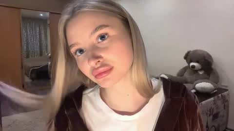 Vi  Victoria online show from 10-18-25, 02:29