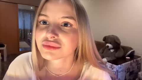 Vi  Victoria online show from 10-26-25, 01:17