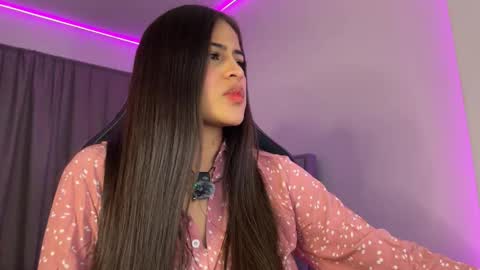 Snapshot of dereckbrownn chatting on 11-28-25, 04:04 Dereck online show from 11-28-25, 04:04