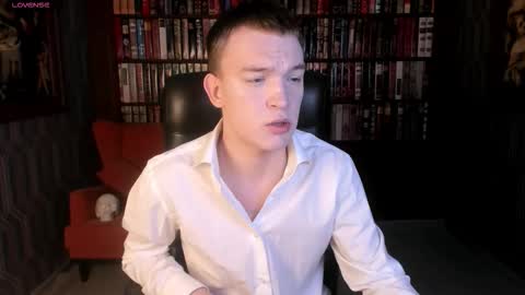 Snapshot of derek_banville chatting on 11-14-25, 08:07 Derek online show from 11-14-25, 08:07