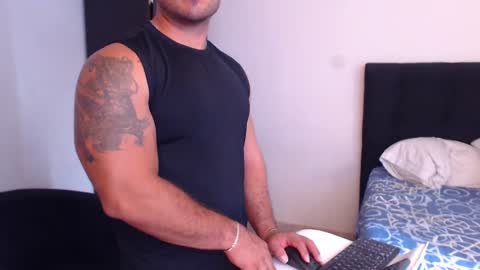 Snapshot of derek_group chatting on 10-07-25, 04:04 Derek online show from 10-07-25, 04:04