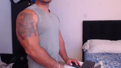 Snapshot of derek_group chatting on 10-16-25, 02:51 Derek online show from 10-16-25, 02:51