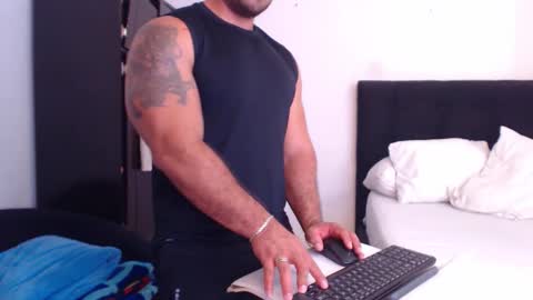 Snapshot of derek_group chatting on 11-04-25, 07:57 Derek online show from 11-04-25, 07:57