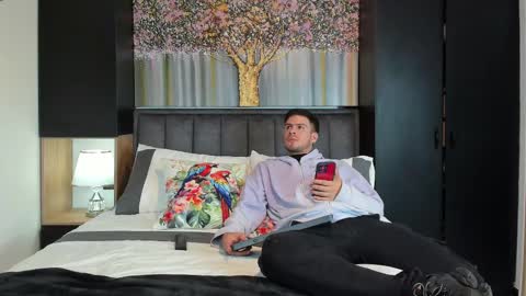 Snapshot of derek_hussain chatting on 12-24-24, 11:33 Derek Hussain online show from 12-24-24, 11:33