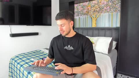 Snapshot of derek_hussain chatting on 01-23-25, 07:51 Derek Hussain online show from 01-23-25, 07:51