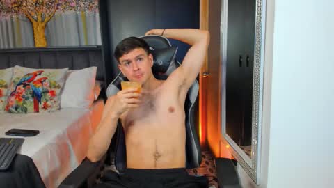 Snapshot of derek_hussain chatting on 09-19-25, 01:40 Derek Hussain online show from 09-19-25, 01:40