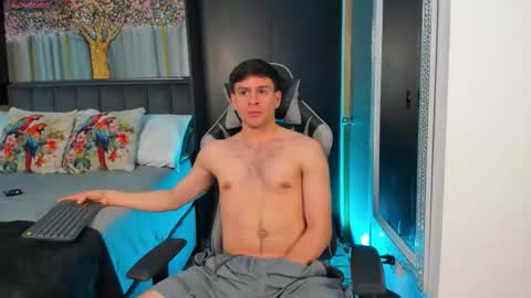 Snapshot of derek_hussain chatting on 09-23-25, 01:19 Derek Hussain online show from 09-23-25, 01:19