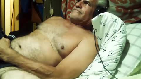 Snapshot of derick1961 chatting on 09-30-25, 04:39 derick1961 online show from 09-30-25, 04:39