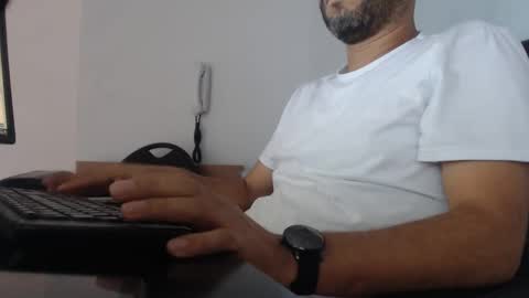 Snapshot of derrik_ chatting on 12-04-24, 12:58 online show from 12-04-24, 12:58