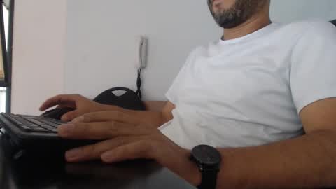 Snapshot of derrik_ chatting on 12-04-24, 04:27 online show from 12-04-24, 04:27