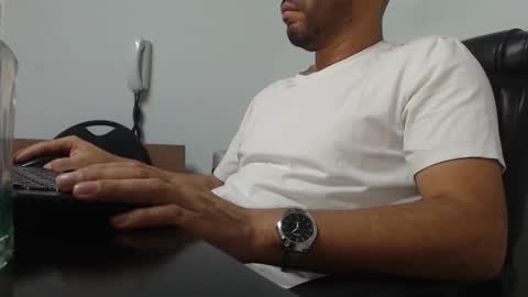 Snapshot of derrik_ chatting on 12-06-24, 11:11 online show from 12-06-24, 11:11