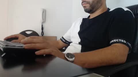 Snapshot of derrik_ chatting on 12-10-24, 06:17 online show from 12-10-24, 06:17