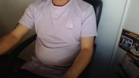 Snapshot of derrik_ chatting on 09-26-25, 02:10 online show from 09-26-25, 02:10