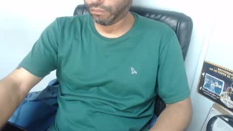 Snapshot of derrik_ chatting on 11-24-25, 12:49 online show from 11-24-25, 12:49