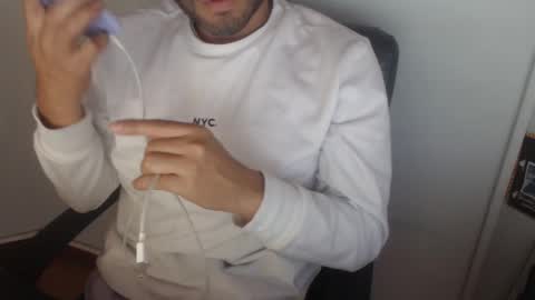 Snapshot of derrik_ chatting on 01-12-26, 03:28 online show from 01-12-26, 03:28