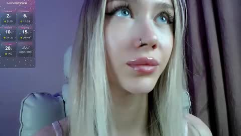 Snapshot of des_ch chatting on 11-11-25, 05:24 Ari online show from 11-11-25, 05:24