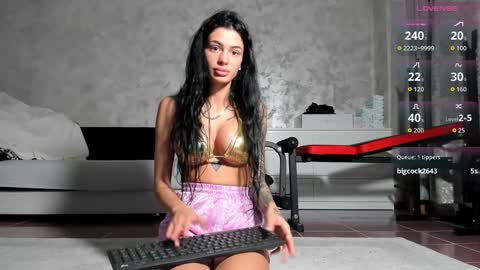 Mia online show from 10-09-25, 02:42