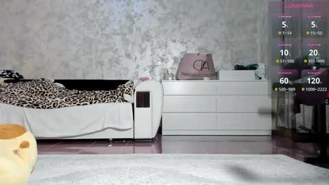 Mia online show from 10-26-25, 10:04