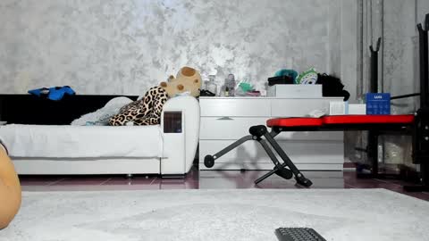 Mia online show from 11-12-25, 09:58