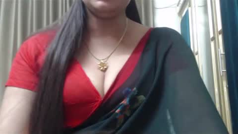 Snapshot of desimaisa130 chatting on 12-14-24, 02:42 Maisa online show from 12-14-24, 02:42