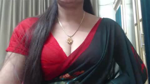 Snapshot of desimaisa130 chatting on 12-14-24, 06:41 Maisa online show from 12-14-24, 06:41