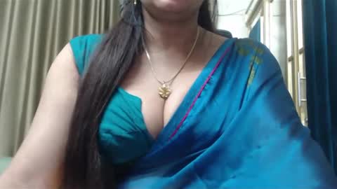 Snapshot of desimaisa130 chatting on 12-19-24, 07:29 Maisa online show from 12-19-24, 07:29