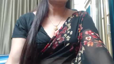 Snapshot of desimaisa130 chatting on 01-13-25, 08:04 Maisa online show from 01-13-25, 08:04
