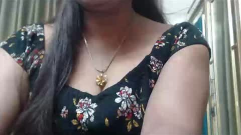 Snapshot of desimaisa130 chatting on 01-18-25, 07:48 Maisa online show from 01-18-25, 07:48