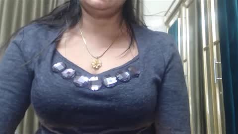 Snapshot of desimaisa130 chatting on 02-13-25, 07:10 Maisa online show from 02-13-25, 07:10