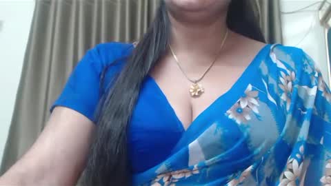 Snapshot of desimaisa130 chatting on 02-16-25, 04:21 Maisa online show from 02-16-25, 04:21
