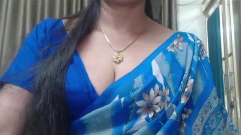 Snapshot of desimaisa130 chatting on 02-16-25, 07:27 Maisa online show from 02-16-25, 07:27