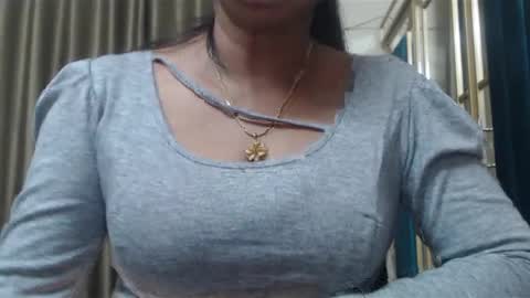 Snapshot of desimaisa130 chatting on 02-25-25, 08:41 Maisa online show from 02-25-25, 08:41
