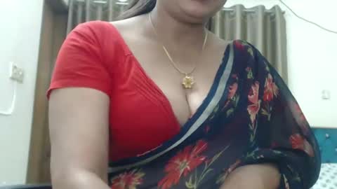 Snapshot of desimaisa130 chatting on 03-01-25, 05:05 Maisa online show from 03-01-25, 05:05