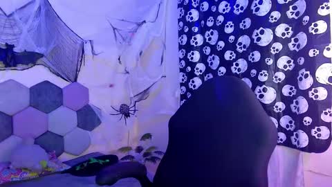 TORI AND MR. BEAR online show from 10-24-25, 05:53