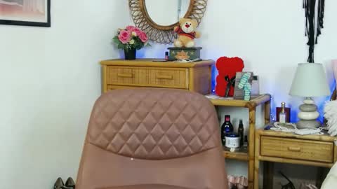 Snapshot of desirehellen chatting on 10-14-25, 06:36 HellenMoon online show from 10-14-25, 06:36