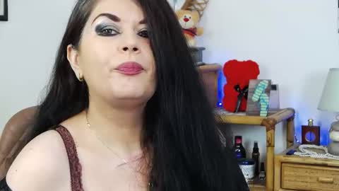 Snapshot of desirehellen chatting on 11-14-25, 08:46 HellenMoon online show from 11-14-25, 08:46