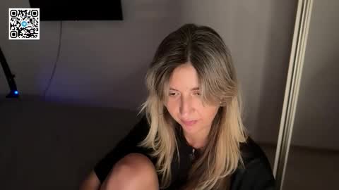Snapshot of desiremuse chatting on 09-15-25, 07:25 Nika online show from 09-15-25, 07:25