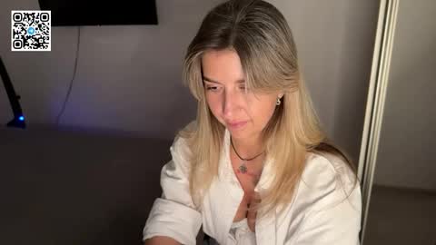 Snapshot of desiremuse chatting on 09-18-25, 07:16 Nika online show from 09-18-25, 07:16