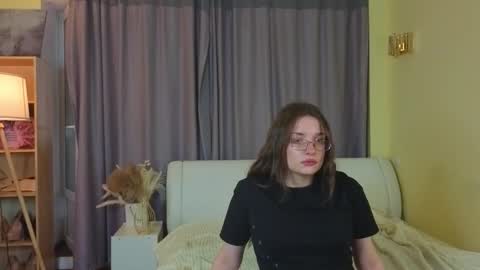 Snapshot of dessiehollembaek chatting on 10-29-25, 12:18 kristine online show from 10-29-25, 12:18