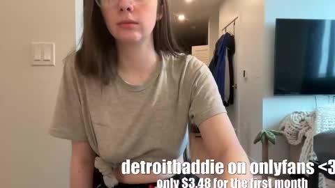 Snapshot of detroitbaddie chatting on 02-28-25, 03:26 detroitbaddie online show from 02-28-25, 03:26