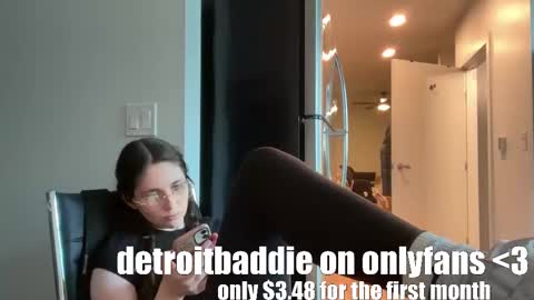 Snapshot of detroitbaddie chatting on 03-06-25, 11:09 detroitbaddie online show from 03-06-25, 11:09
