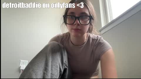 Snapshot of detroitbaddie chatting on 10-17-25, 07:16 detroitbaddie online show from 10-17-25, 07:16