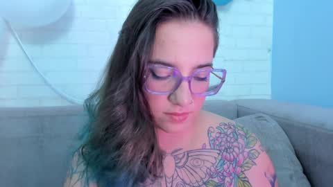 Snapshot of deva_blue chatting on 02-06-25, 09:53 Deva Blue online show from 02-06-25, 09:53