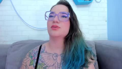 Snapshot of deva_blue chatting on 02-11-25, 04:11 Deva Blue online show from 02-11-25, 04:11